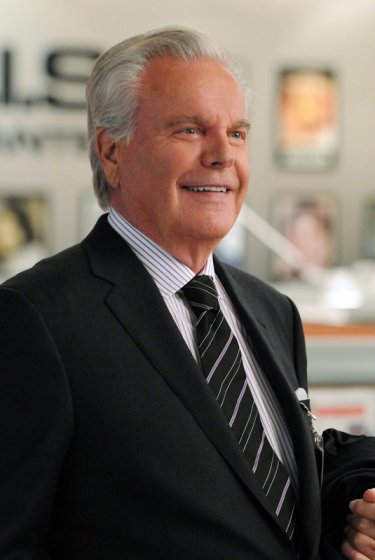 Robert Wagner è Anthony DiNozzo Sr. nell'episodio Broken Arrow di NCIS