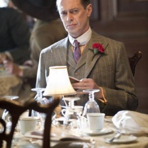 Steve Buscemi in una scena dell'episodio Hold Me in Paradise di Boardwalk Empire