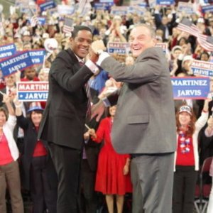 Bill Smitrovich e Blair Underwood in una scena dell'episodio For The Good of Our Country di The Event