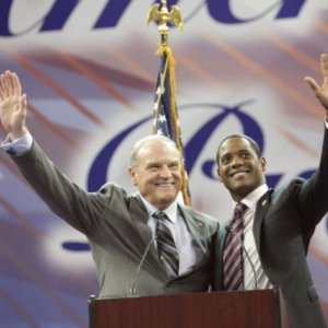 Bill Smitrovich e Blair Underwood nell'episodio For The Good of Our Country di The Event