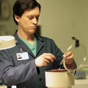 Clifton Collins Jr. nell'episodio I Know Who You Are di The Event