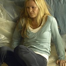 Julia Stiles in preda al terrore in una sequanza dell'episodio Take It! di Dexter