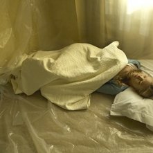 Julia Stiles in una sequenza dell'episodio Take It! di Dexter