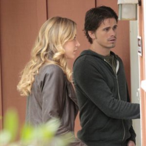 Sarah Roemer e Jason Ritter nell'episodio For The Good of Our Country di The Event
