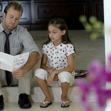 Scott Caan e Teilor Grubbs in Hawaii Five-0 nell'episodio Hao Kanaka