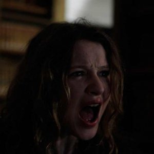 Christa Theret in una scena del film Le village des ombres