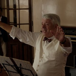 Toffolo direttore d'orchestra nella fiction Tutti i padri di Maria