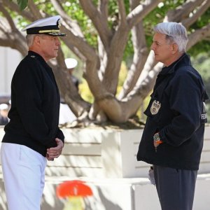 Bruce Boxleitner e Mark Harmon in una scena dell'episodio Broken Arrow di NCIS