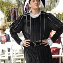 Peter Serafinowicz in Running Wilde nell'episodio Best Man