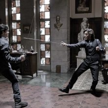 Tom Welling e John Glover si affrontano in un duello nell'episodio Luthor di Smallville