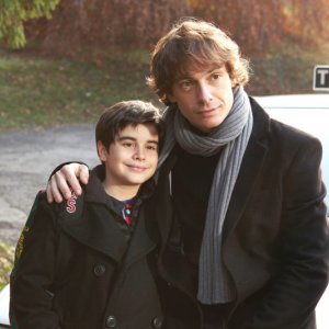 Giorgio Pasotti con il piccolo Simone Garofalo nella miniserie Due mamme di troppo