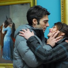 Bacio romantico per Luca Argentero e Valentina Lodovini nel film La donna della mia vita