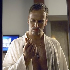 Jonny Lee Miller in una scena dell'episodio 'Teenage Wasteland' di Dexter