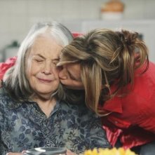 Lois Smith e Felicity Huffman nell'episodio Let Me Entertain You di Desperate Housewives