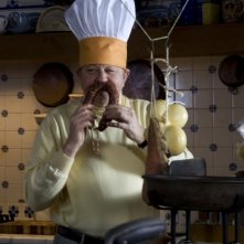 Massimo Boldi nei panni di un cuoco nel film A Natale mi sposo