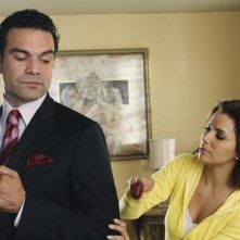 Ricardo Chavira ed Eva Longoria nell'episodio A Humiliating Business di Desperate Housewives