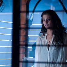 Ashley Greene in una scena dell'horror The Apparition