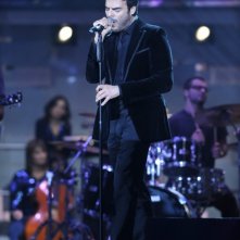 Francesco Renga, in smoking Gucci, durante la promozione dell'album Un giorno bellissimo