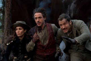 Prima concitata immagine di gruppo di Sherlock Holmes 2