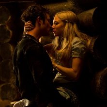 Un bacio appassionato per Amanda Seyfried in Red Riding Hood