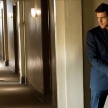 Dwayne Johnson e Oliver Jackson-Cohen in un'immagine dell'action Faster