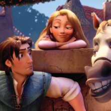 Flynn e Rapunzel tra Pascal e Maximus nel cartoon Rapunzel - L'intreccio della torre