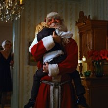 Ingunn Beate Øyen e Trond Fausa Aurvaag in una scena del film Tornando a casa per Natale