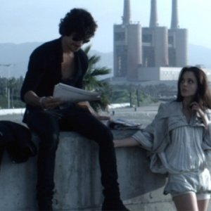 Óscar Jaenada con Sophie Auster in un'immagine del film Circuit
