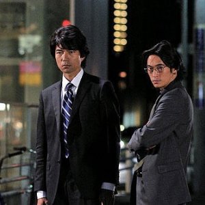Tôru Nakamura e Yosuke Kubozuka in una sequenza di Strangers in the City