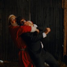 Una concitata scena del film Tornando a casa per Natale