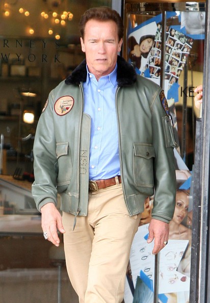 Arnold Schwarzenegger Fa Shopping Presso Barneys New York Con La Sua Guardia Del Corpo A Beverly Hil 184598