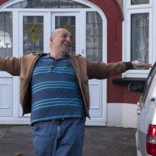 Omid Djalili in scena del film Infedele per caso