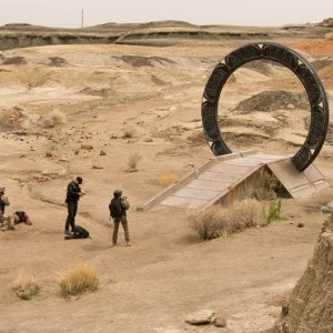 Il soldati (Jamil Walker Smith, Brian J. Smith e Julia Anderson) nell'episodio Malice di Stargate Universe