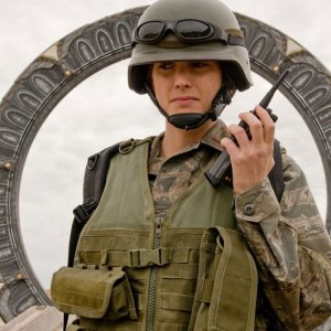 Il Tenente Vanessa James (Julia Anderson) in una scena dell'episodio Malice di Stargate Universe