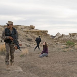 Jamil Walker Smith e Jennifer Spence nell'episodio Malice di Stargate Universe