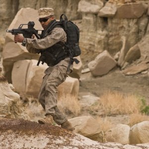 Jamil Walker Smith su un nuovo pianeta nell'episodio Malice di Stargate Universe