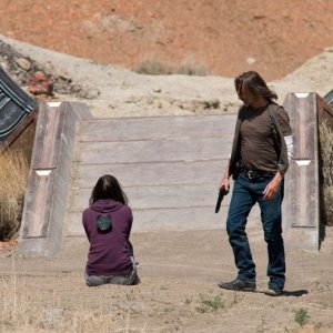 Jennifer Spence e Robert Carlyle nell'episodio Malice di Stargate Universe