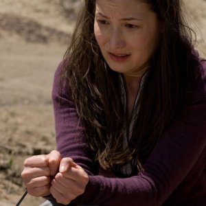 Jennifer Spence legata in una scena dell'episodio Malice di Stargate Universe