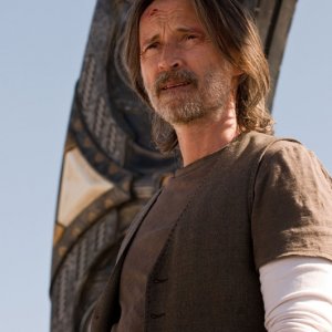 Robert Carlyle in una scena dell'episodio Malice di Stargate Universe