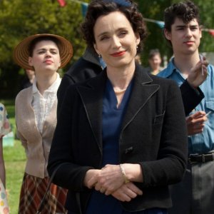 Kristin Scott Thomas è la zia Mimi nel film Nowhere Boy