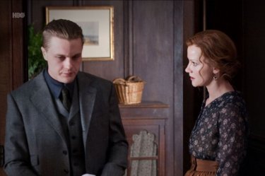 Michael Pitt e Gretchen Mol in una scena dell'episodio Paris Green di Boardwalk Empire