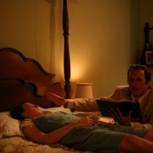 Patrick Fabian nel rituale dell'esorcismo in The Last Exorcism