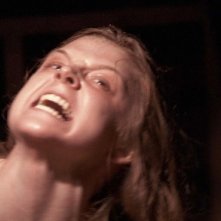 Una spaventosa Ashley Bell nell'horror The Last Exorcism
