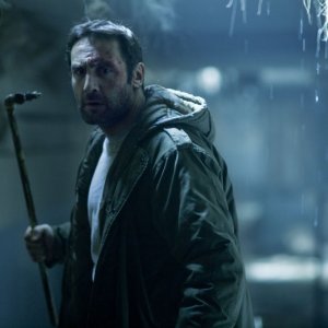 Gilles Lellouche in una sequenza del thriller À bout portant