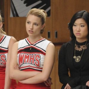 Heather Morris, Dianna Agron e Jenna Ushkowitz in una scena dell'episodio Furt di Glee