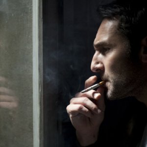 Primo piano di Gilles Lellouche dal thriller À bout portant