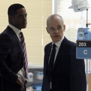 Blair Underwood e Zeljko Ivanek nell'episodio Everything Will Change di The Event