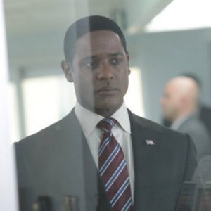 Blair Underwood nell'episodio Your World to Take di The Event