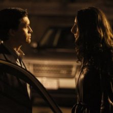 Clifton Collins Jr. e Necar Zadegan in un momento dell'episodio Everything Will Change di The Event