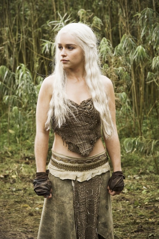 Emilia Clarke è Daenerys Targaryen nella nuova serie HBO Game of Thrones